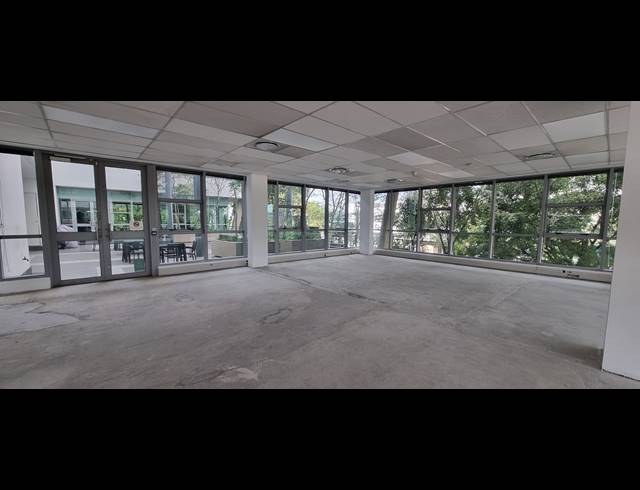 645M² OFFICE TO LET IN MAGALIESSIG